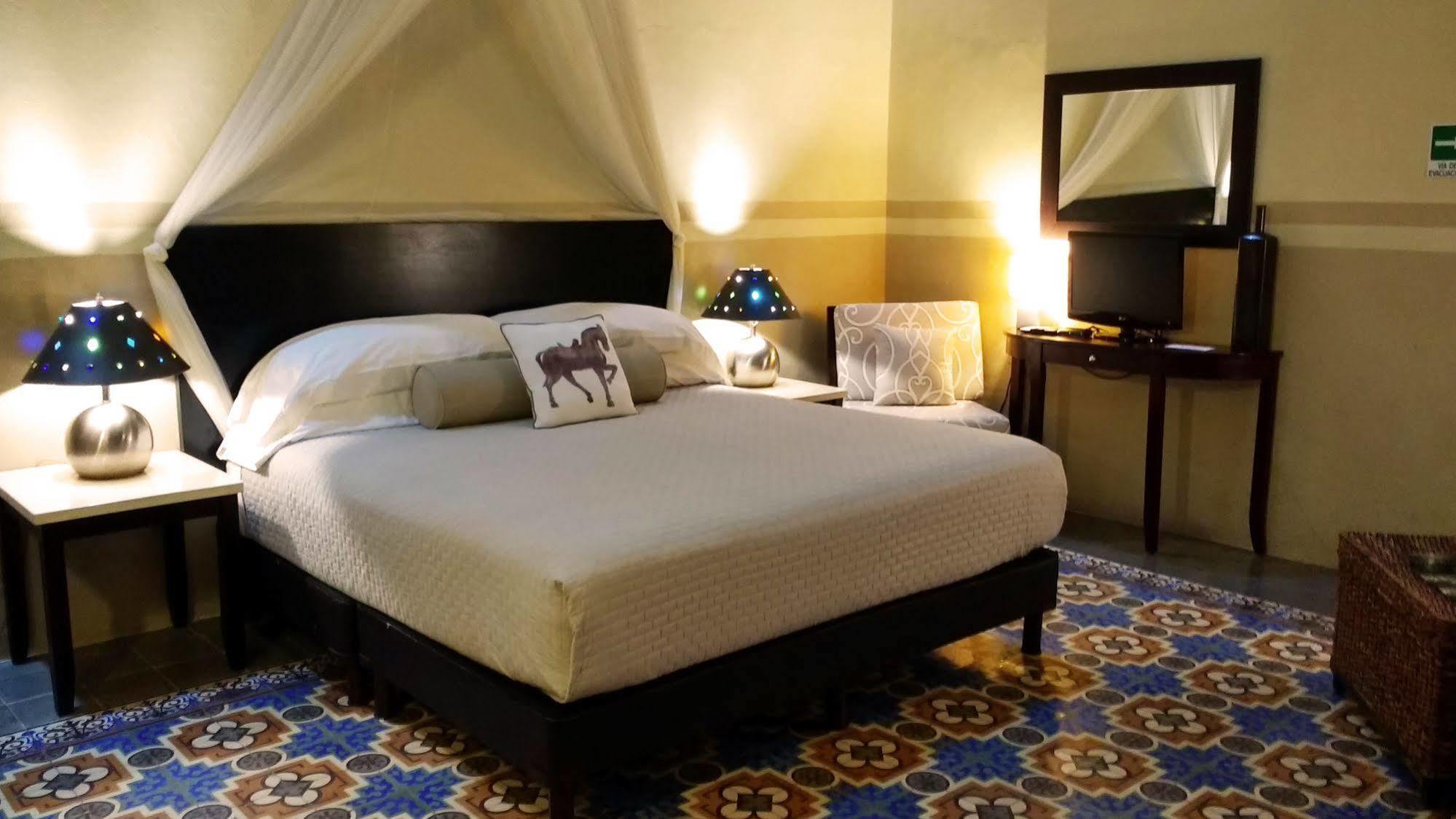 Hotel Decu Downtown à Mérida Extérieur photo